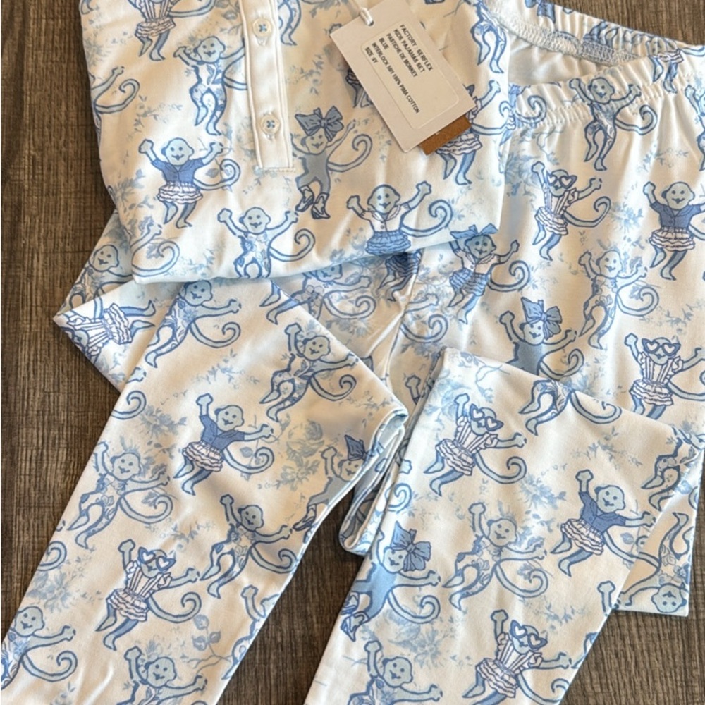 NWT - Roller Rabbit Kids Pajama Set Size 6 in Pastiche de Monkey